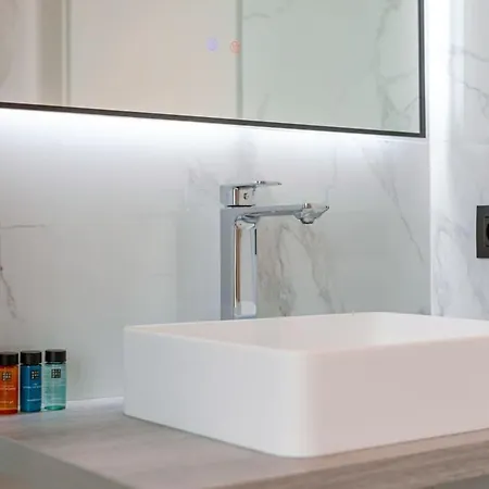 Huswell - Luxurious Penthouse With Beautiful Seaview